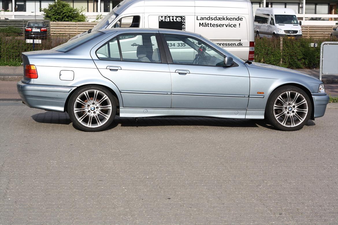 BMW 318i aut. billede 1