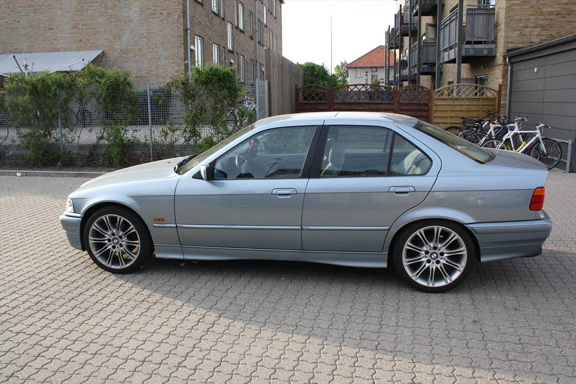 BMW 318i aut. billede 9