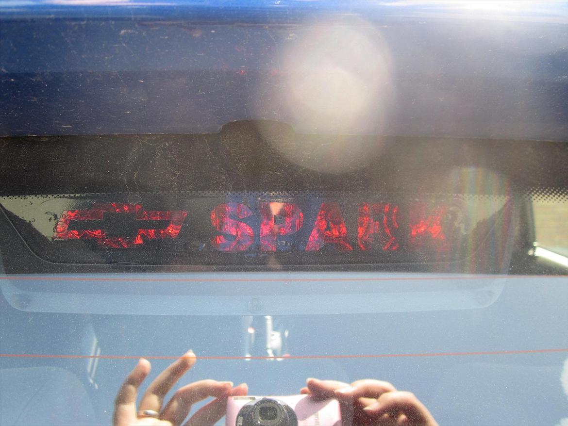 Chevrolet Spark 1.2 LS - Mit Spark klistermærke i bremselygten
Så der står spark og logoet lyser når jeg bremser billede 20