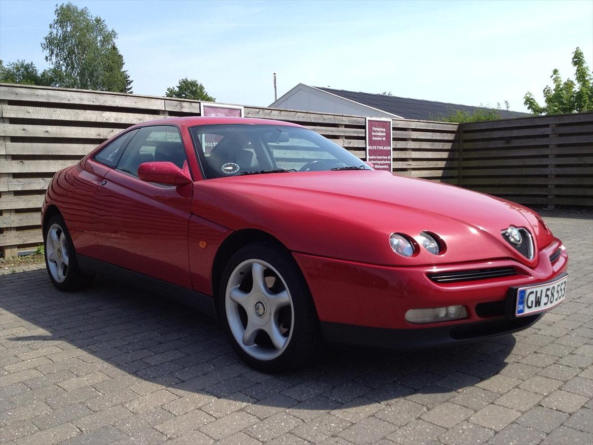 Alfa Romeo GTV 916 - Ser lav og hurtig ud fra denne vinkel. billede 3