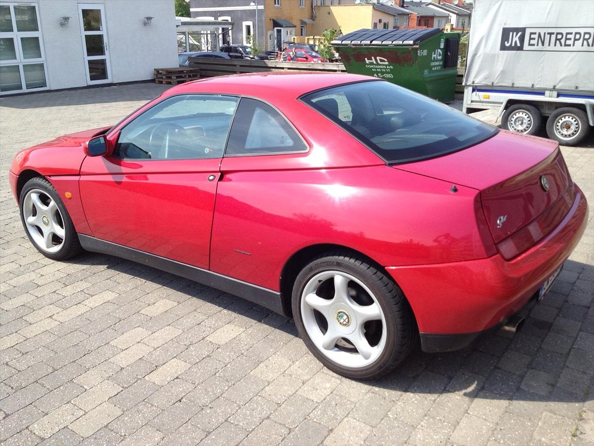 Alfa Romeo GTV 916 - Trænger vist til en maskinpolering ! Det skal nok komme :-) billede 5