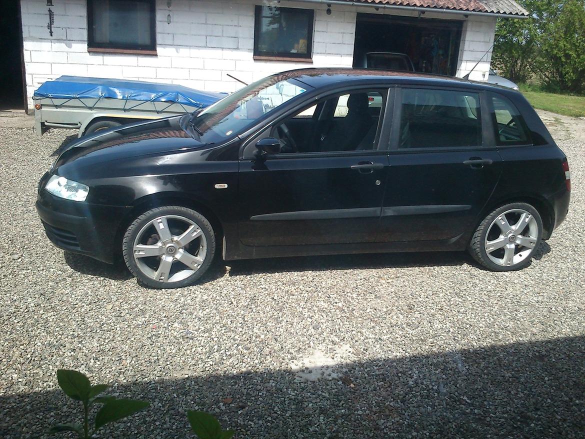 Fiat stilo - bilen set fra anden vinkel efter voksning  billede 12