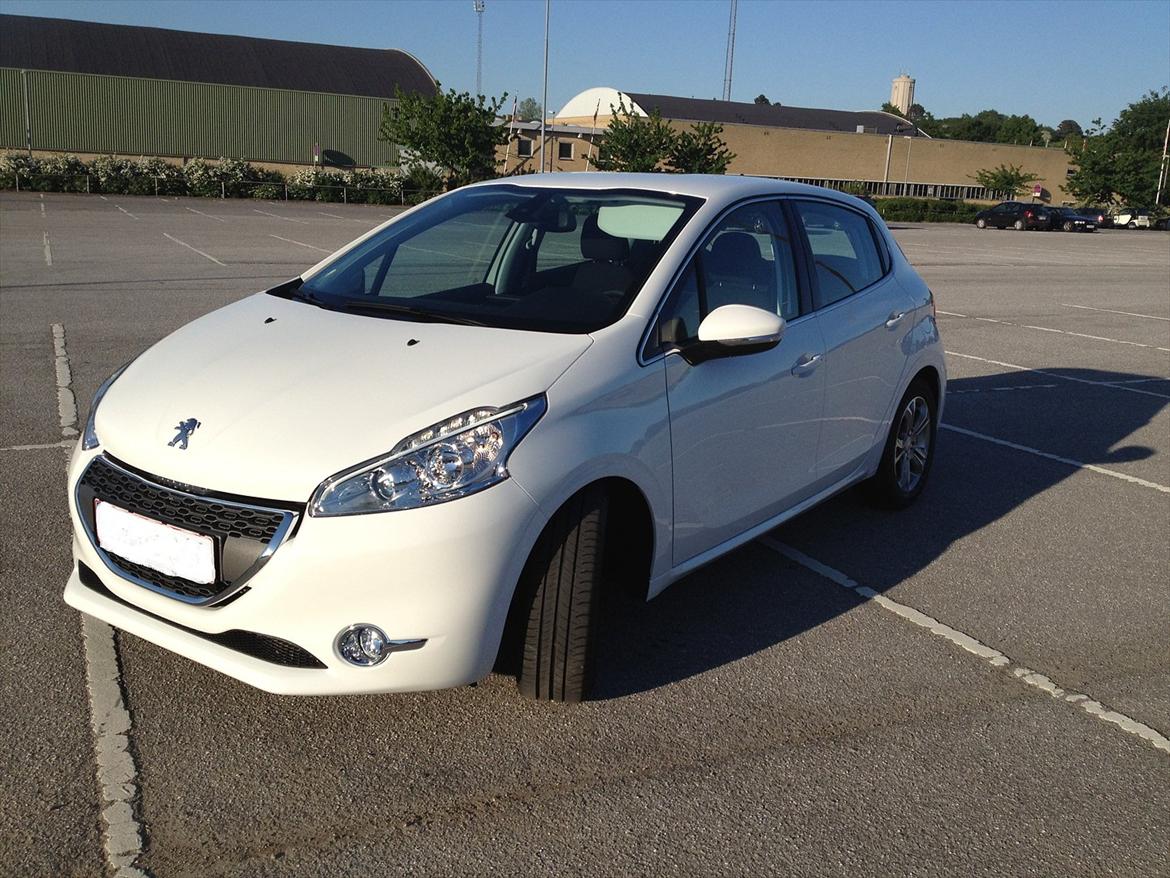 Peugeot 208 1,6 e-Hdi Allure billede 3