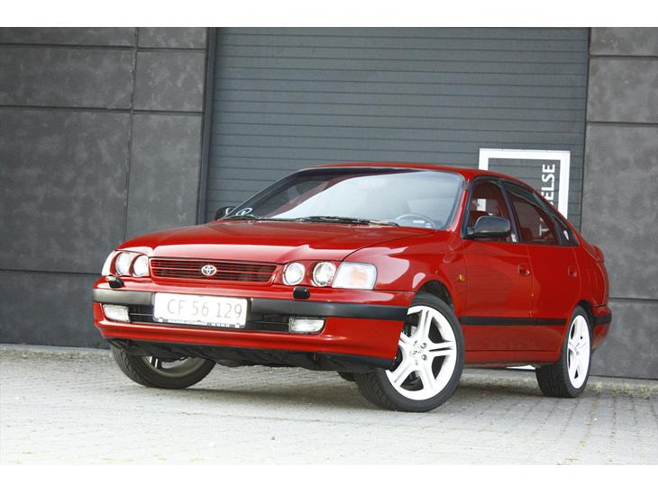 Toyota carina e лифтбек