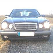 Mercedes Benz E300