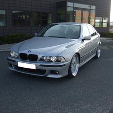 BMW E39 523i