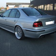 BMW E39 523i