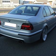 BMW E39 523i