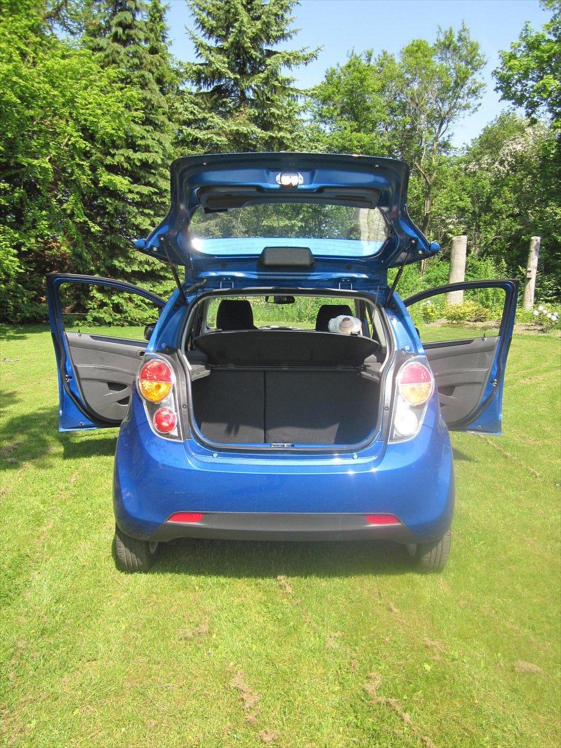 Chevrolet Spark 1.2 LS - Min Spark set bagfra med alle døre åbne billede 11