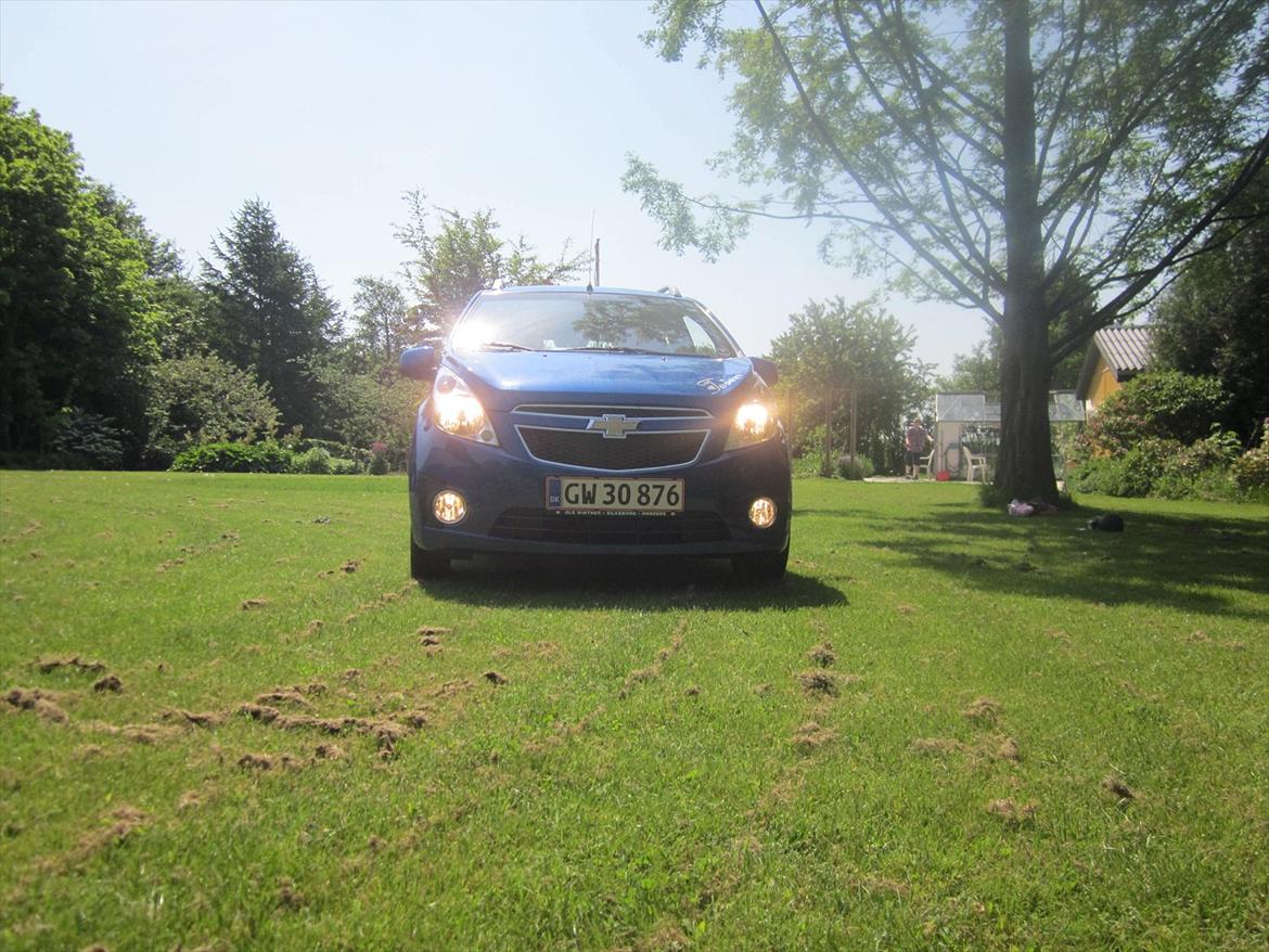 Chevrolet Spark 1.2 LS - Min Spark set forfra med alm lygter og tåge lygter billede 12