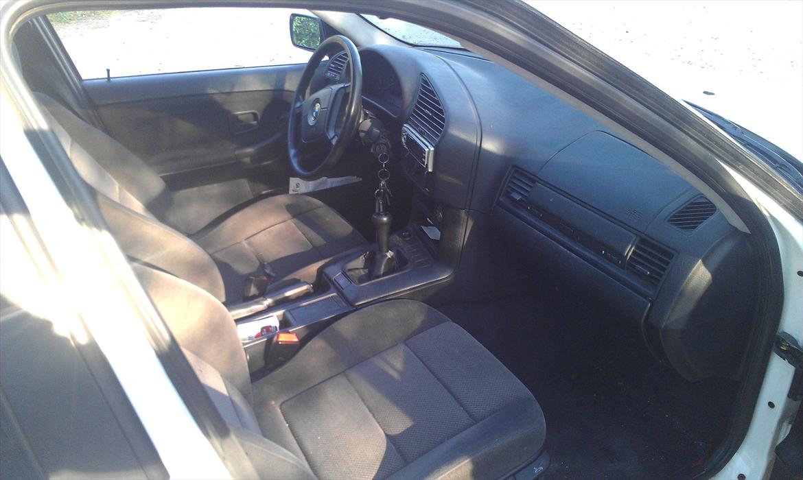 BMW 318 is billede 2