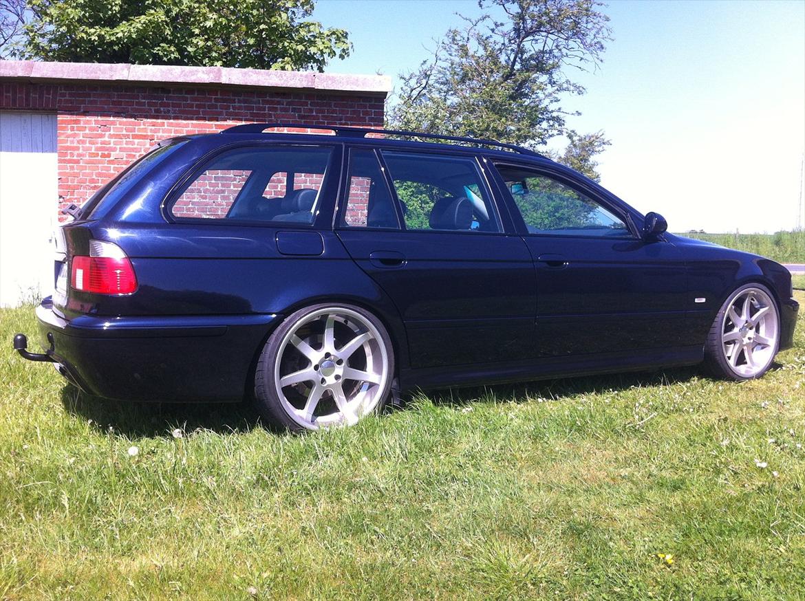 BMW E39 530d touring (M5) >> SOLGT << - 15/5-12 Nu med M5 kofangere, carbon swarts lakering, og higloss shadovline lister billede 4