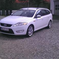 Ford Mondeo The White