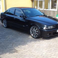 BMW 523i (530)