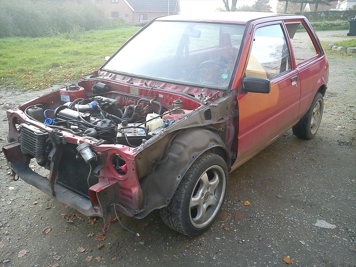 Toyota Starlet Ep70 projekt. (Droppet) - så småt igang med at skille bilen ad billede 10