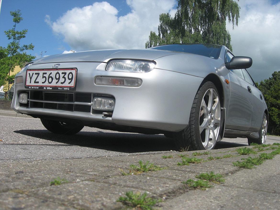 Mazda 323f GLX billede 1