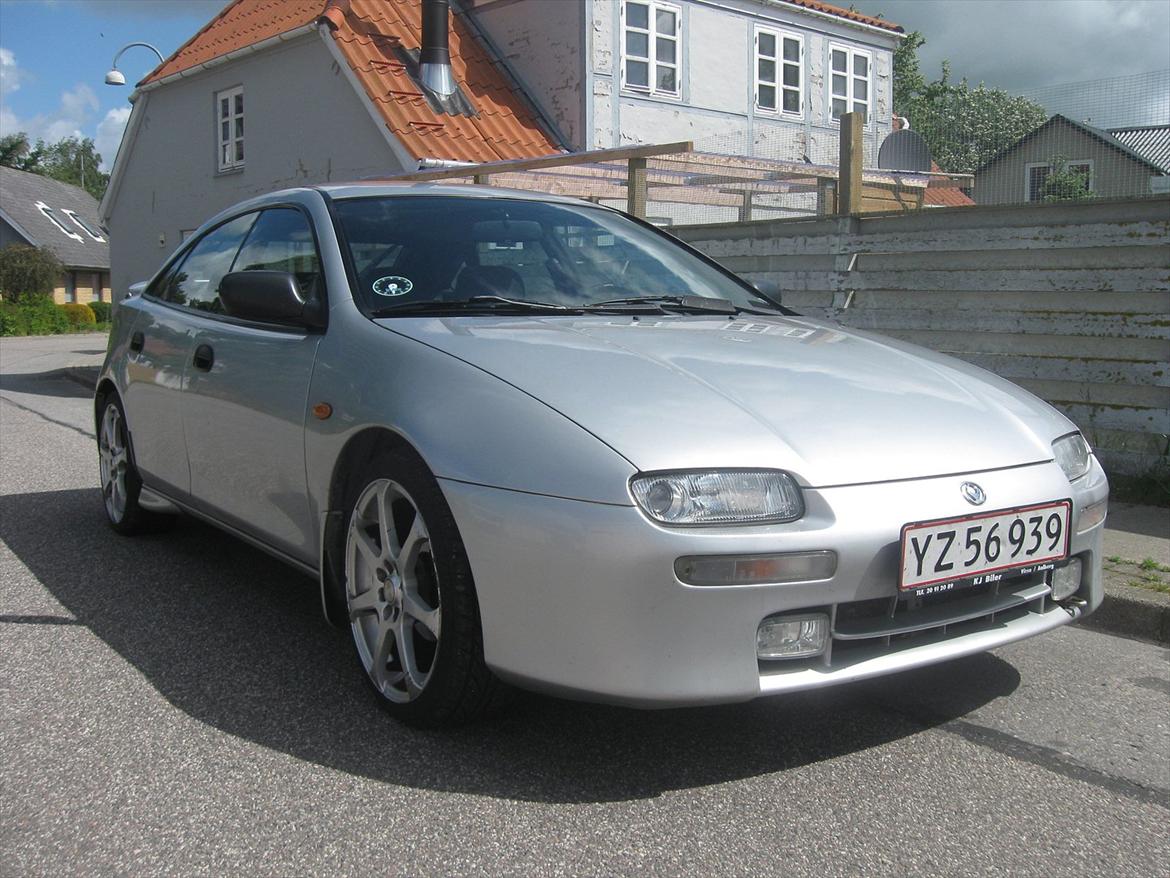 Mazda 323f GLX billede 2