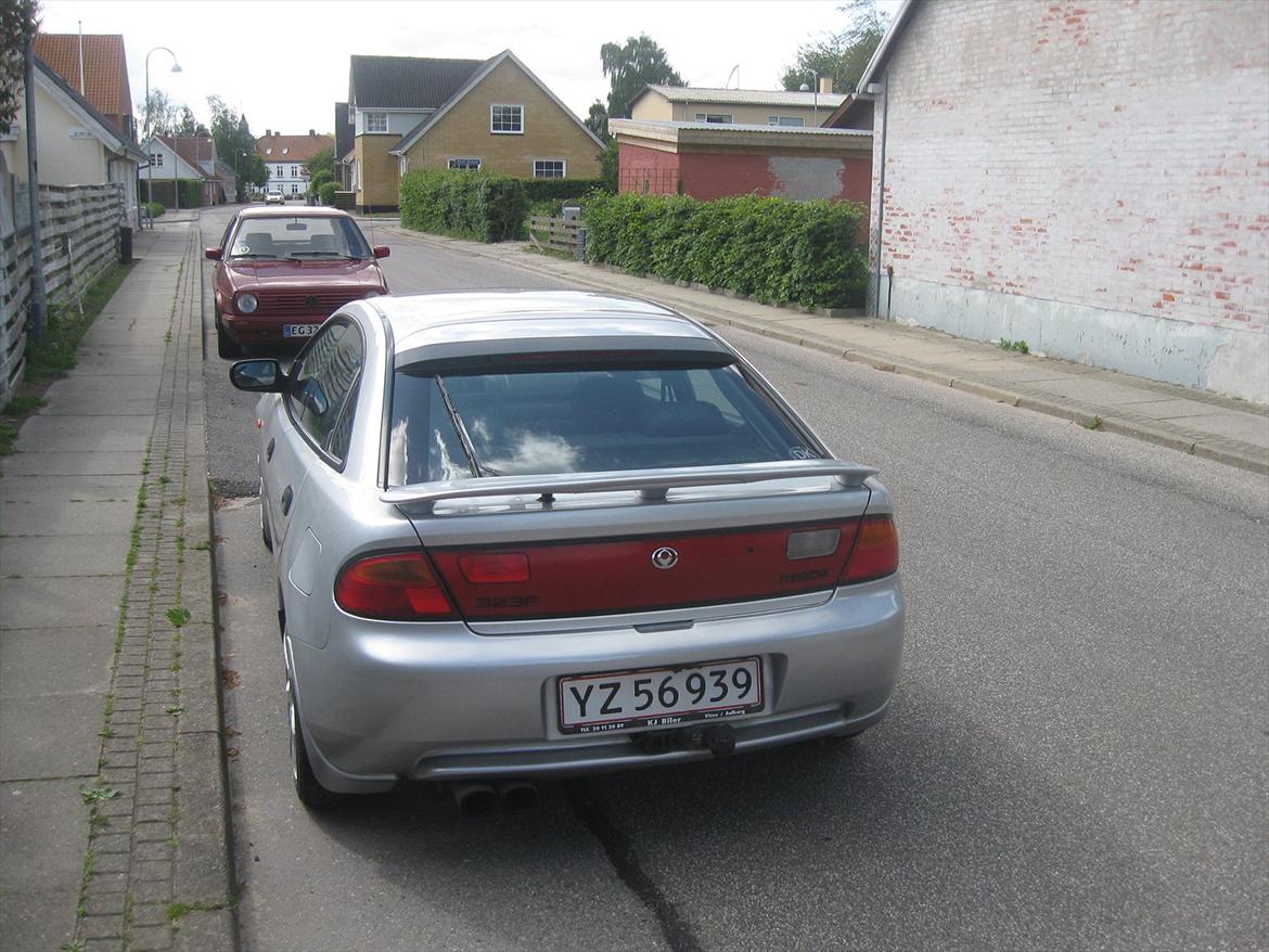 Mazda 323f GLX billede 5