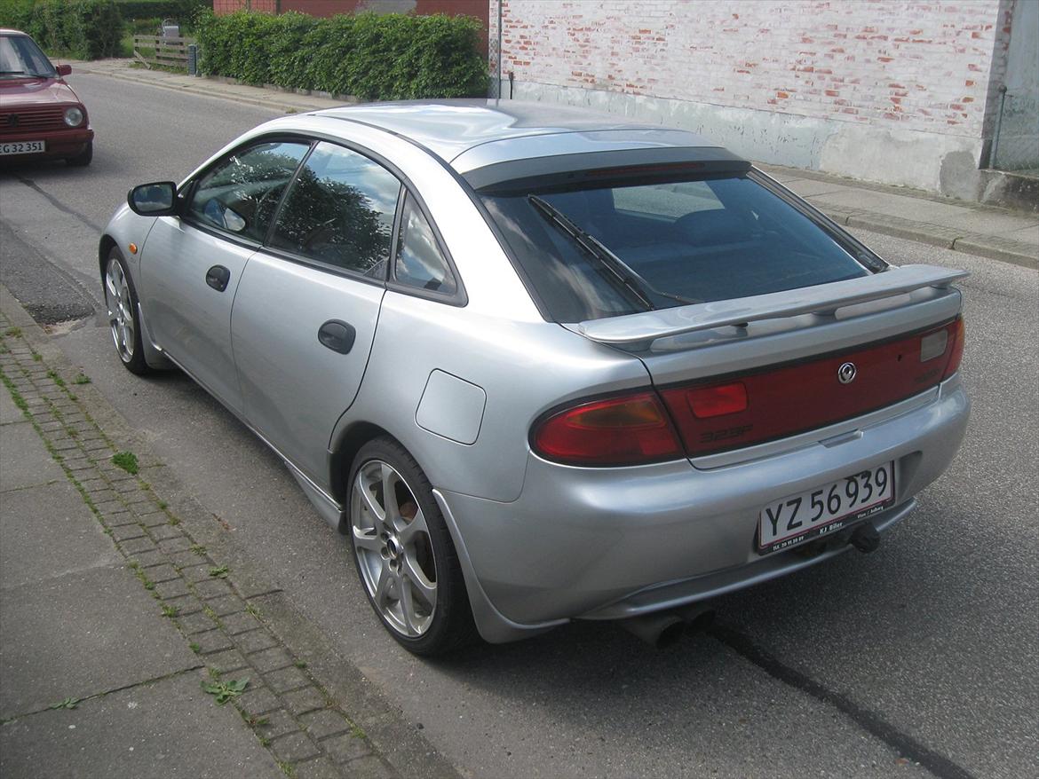Mazda 323f GLX billede 6
