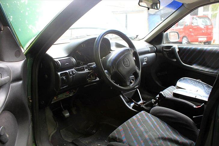 Opel Astra 1.6i Club - Igang med at gøre klar til nyt speedometer billede 6