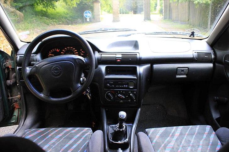 Opel Astra 1.6i Club billede 10