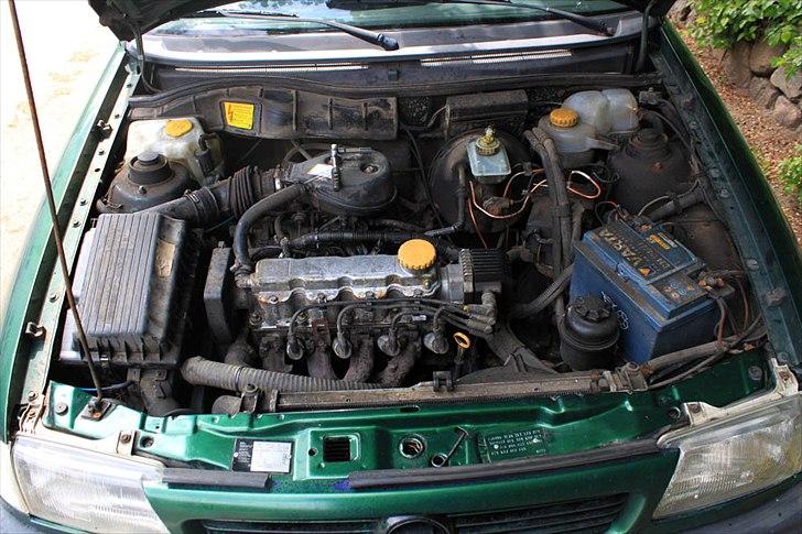 Opel Astra 1.6i Club - Efter en ny ventildækselpakning og let rengøring billede 15