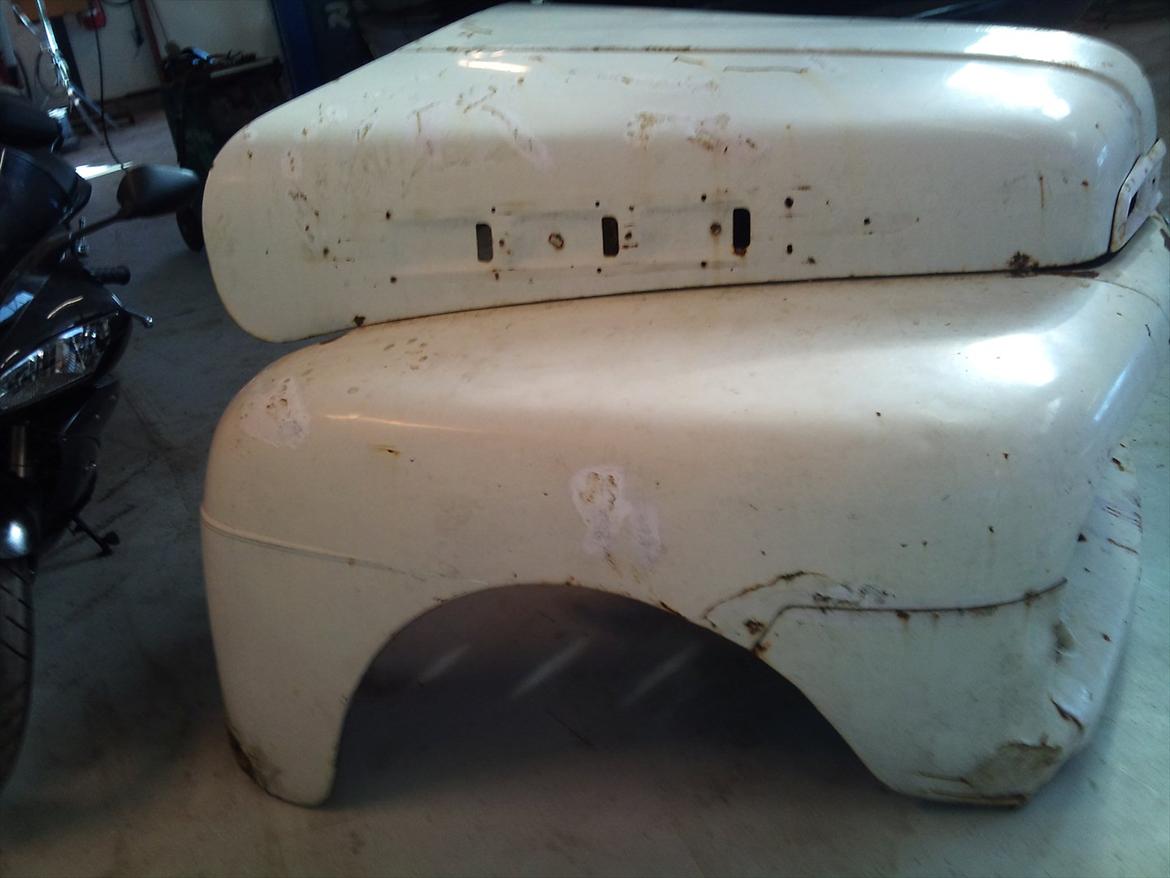 Ford F1. - står på en kammarat´s værksted billede 4