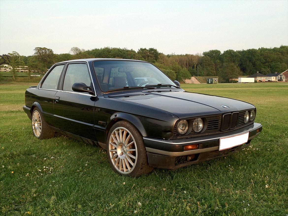 BMW E30 320i  billede 1