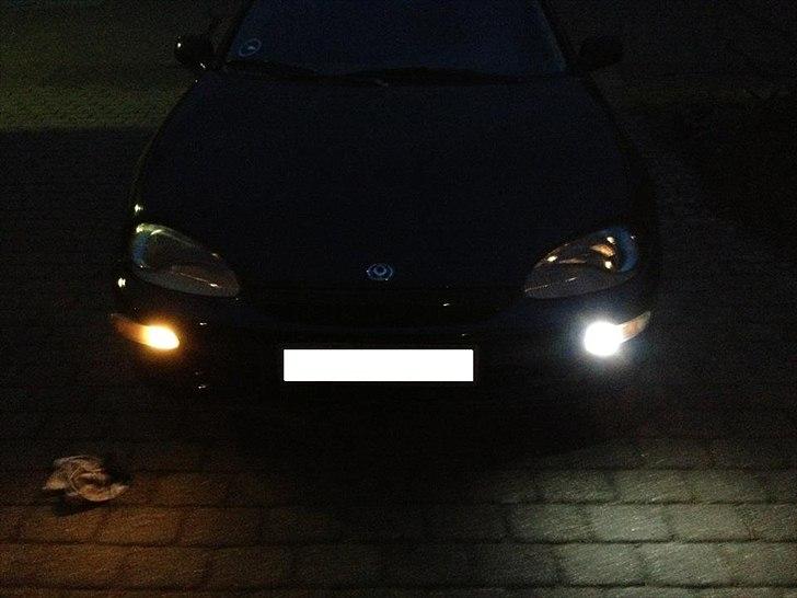 Mazda Mx3 - normal pære til venstre og SMD pære til højre komenter garne hvad i syns der ser bedst ud :-) billede 10