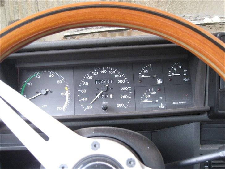 Alfa Romeo 75 6V 3.0 America *SOLGT* billede 13