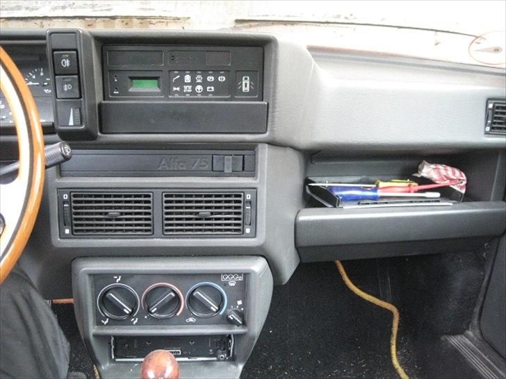 Alfa Romeo 75 6V 3.0 America *SOLGT* billede 15