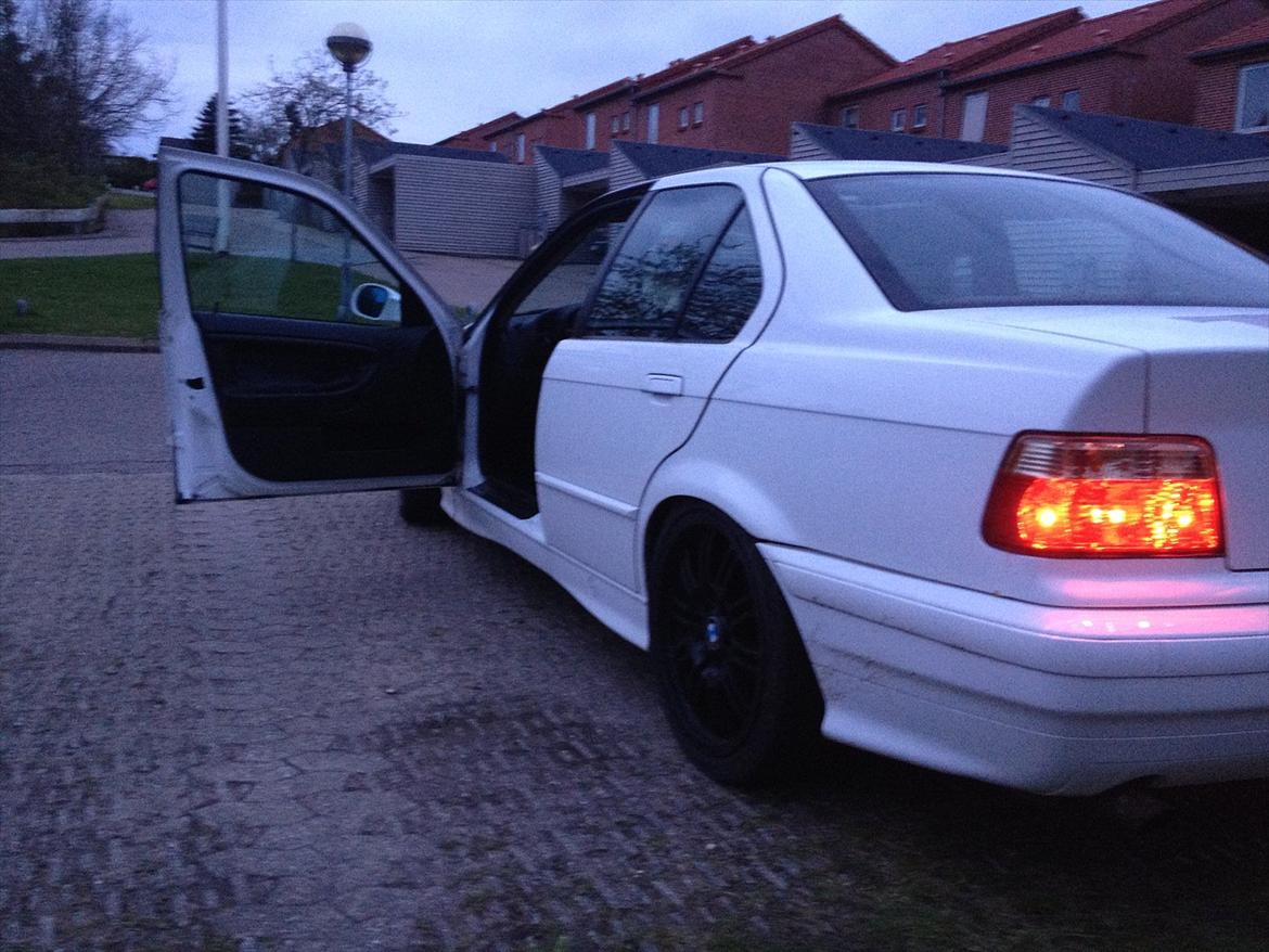 BMW e36 - 320i Vanos -.- solgt ! billede 1