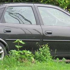 Opel Vectra B 2.5 V6 [solgt]