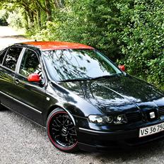 Seat leon ( black and red )