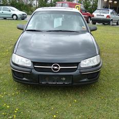 Opel omega b....flyder