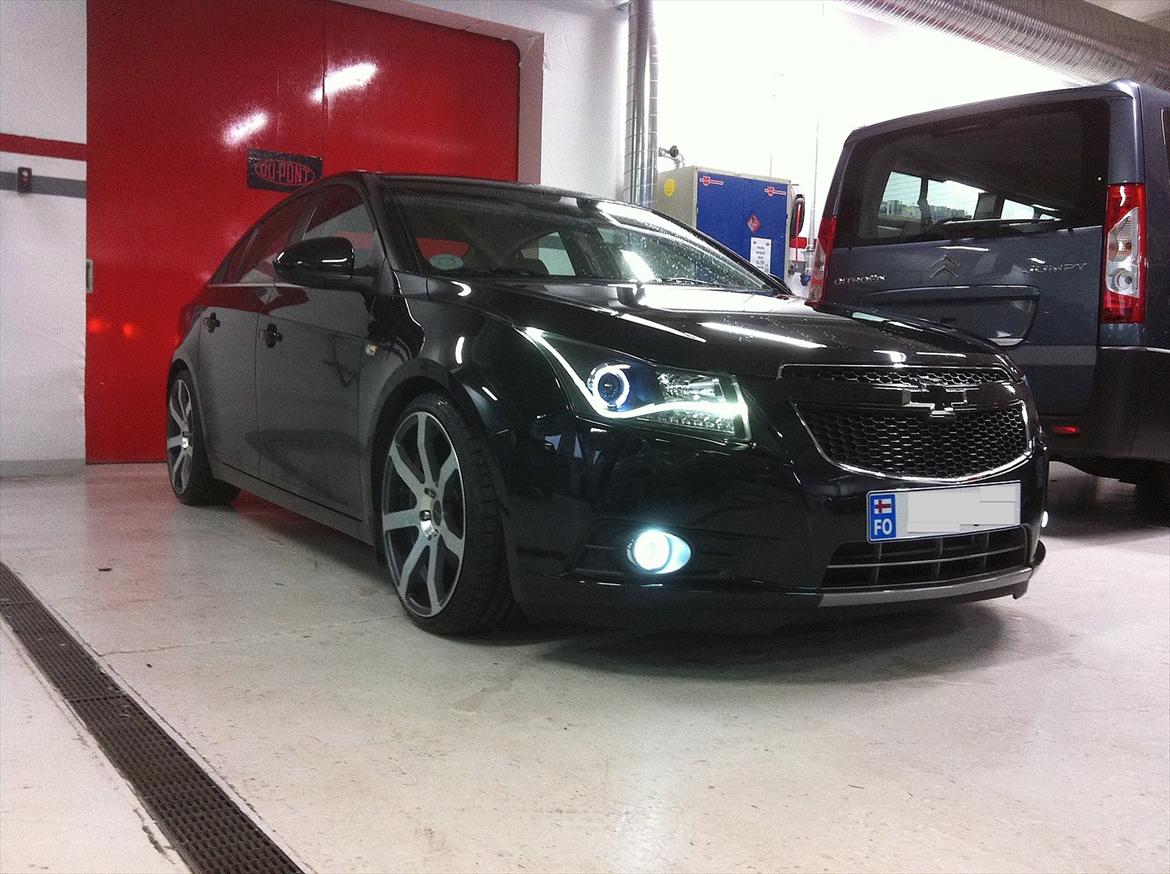 Chevrolet Cruze LT - Så fik den fælgene på og blev sænket =)
Angel Eyes tågelygter også monteret =) billede 2