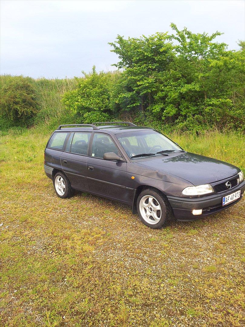 Opel Astra Club St.car (solgt) - desværre en lille bule bliver lavet snart billede 2