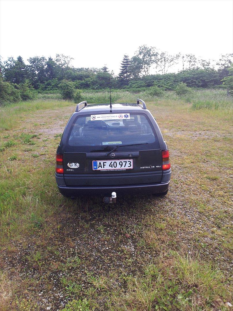 Opel Astra Club St.car (solgt) - desværre en gang slem rust som bliver lavet snart men alle andre steder er den sku rigtig fin billede 5