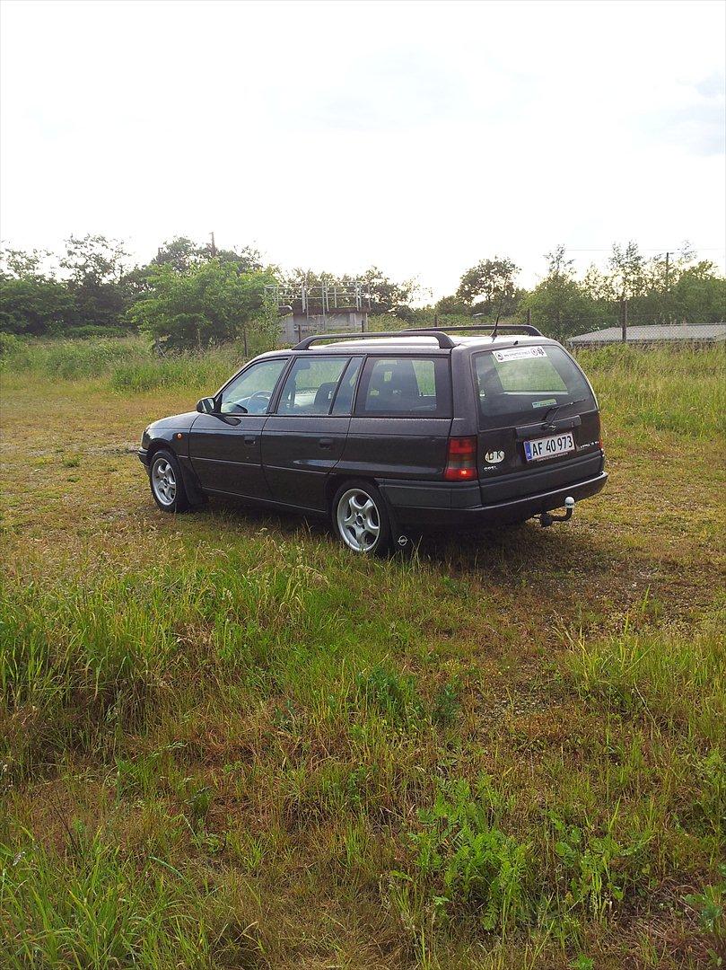 Opel Astra Club St.car (solgt) billede 6