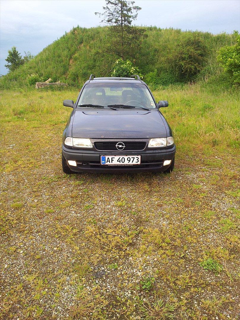 Opel Astra Club St.car (solgt) billede 8