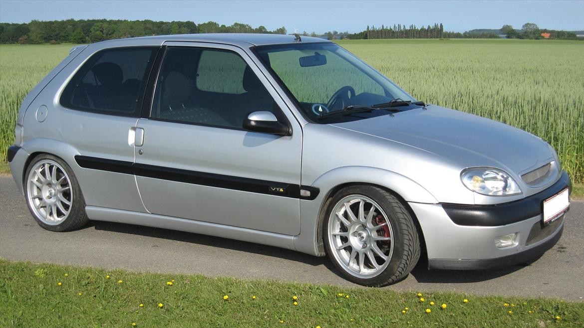 Citroën Saxo vts 1,6 8v - Flot ren efter en grundig vask, hvor der også er blevet brugt Nano Tech på de sorte lister så de er mere tydelige og bedre beskyttet med sol billede 2