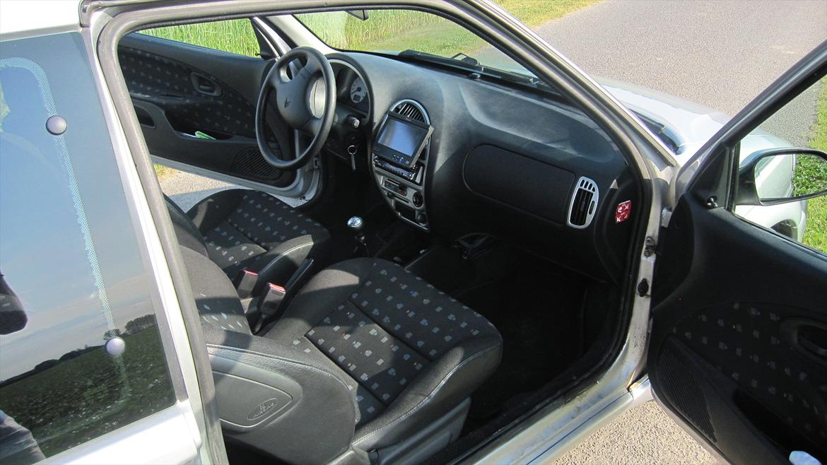 Citroën Saxo vts 1,6 8v - Et kig ind i bilen fra passager siden billede 7