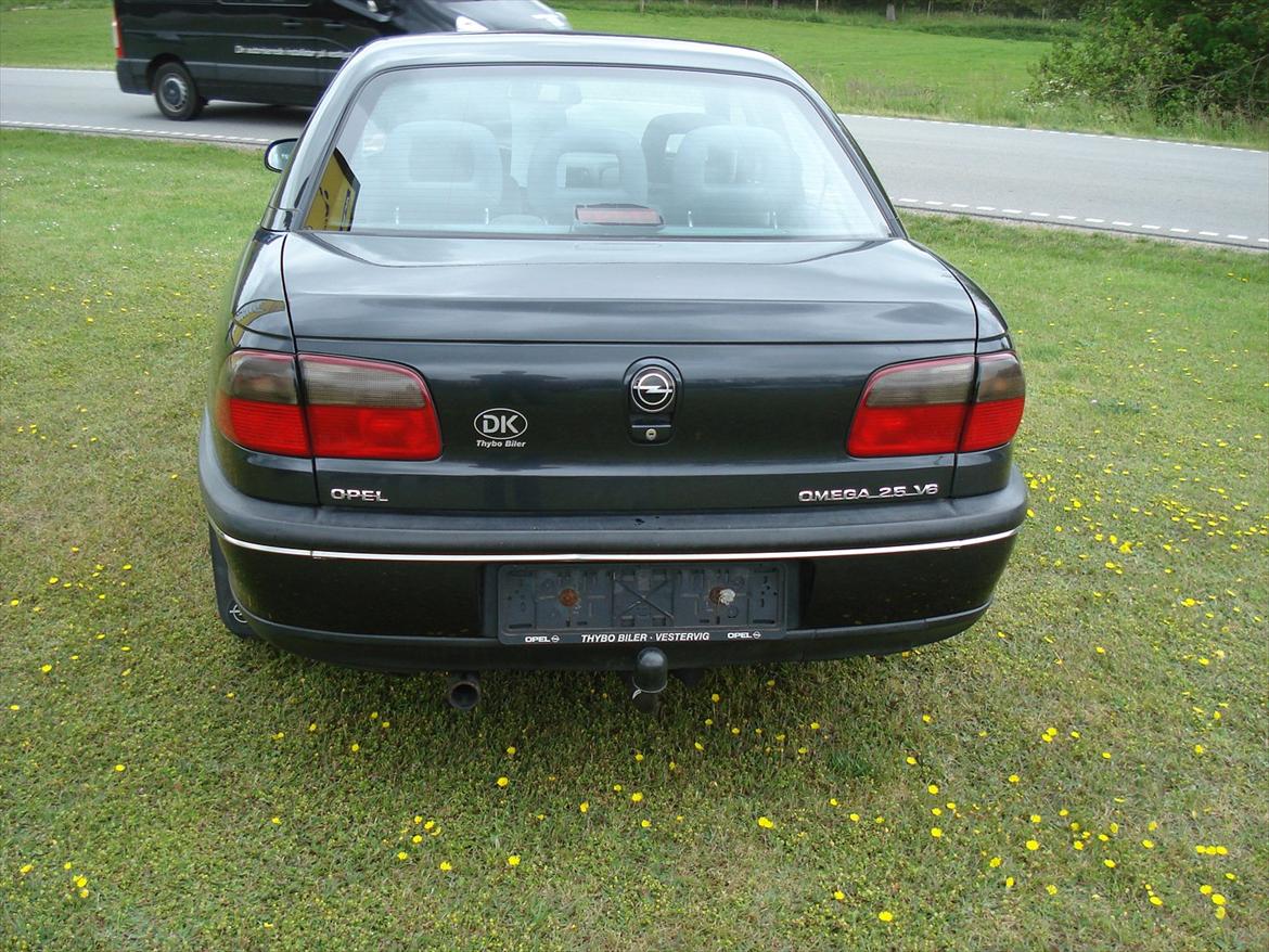 Opel omega b....flyder billede 4