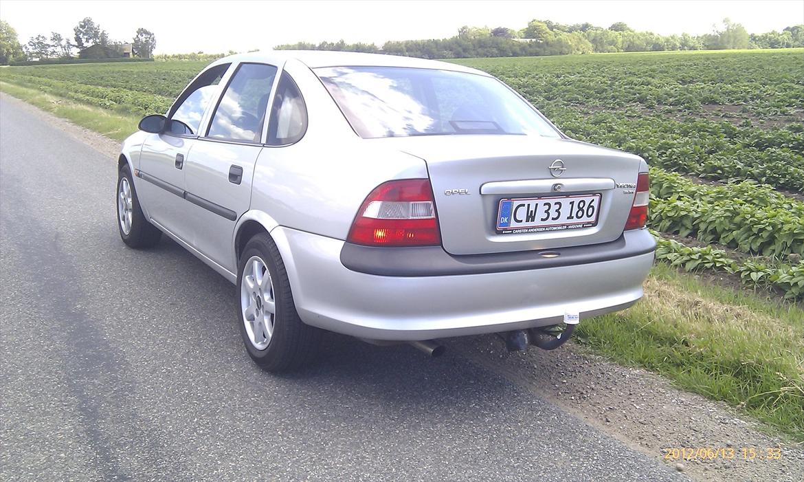 Opel Vectra B Sedan - Klare blink bagpå - Nu skiftet til røgfarvede. billede 6