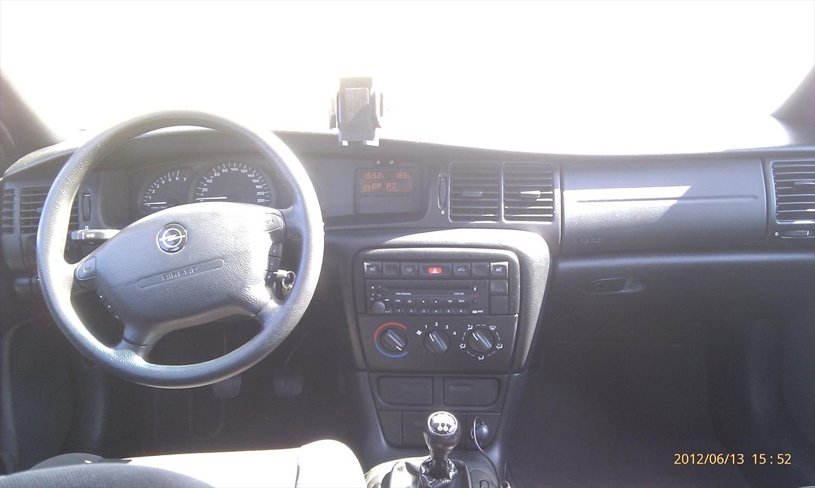Opel Vectra B Sedan - Standard radio - Nu udskiftet. billede 8