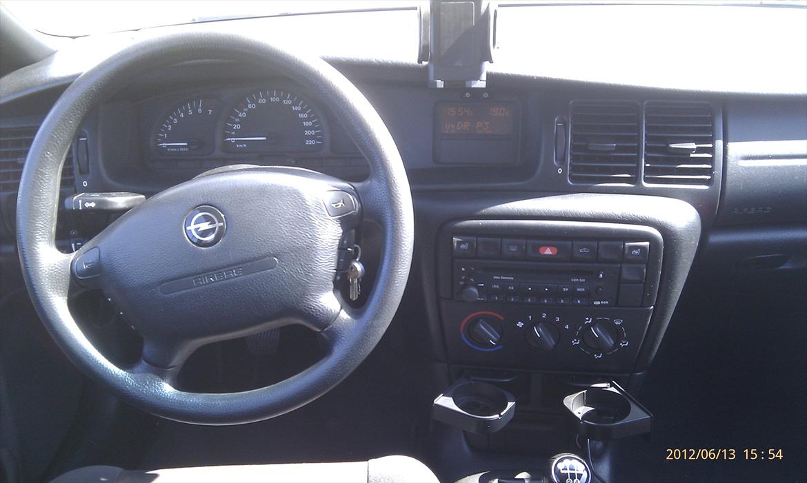 Opel Vectra B Sedan - Standard radio - Nu udskiftet. billede 9