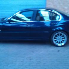 BMW 323i