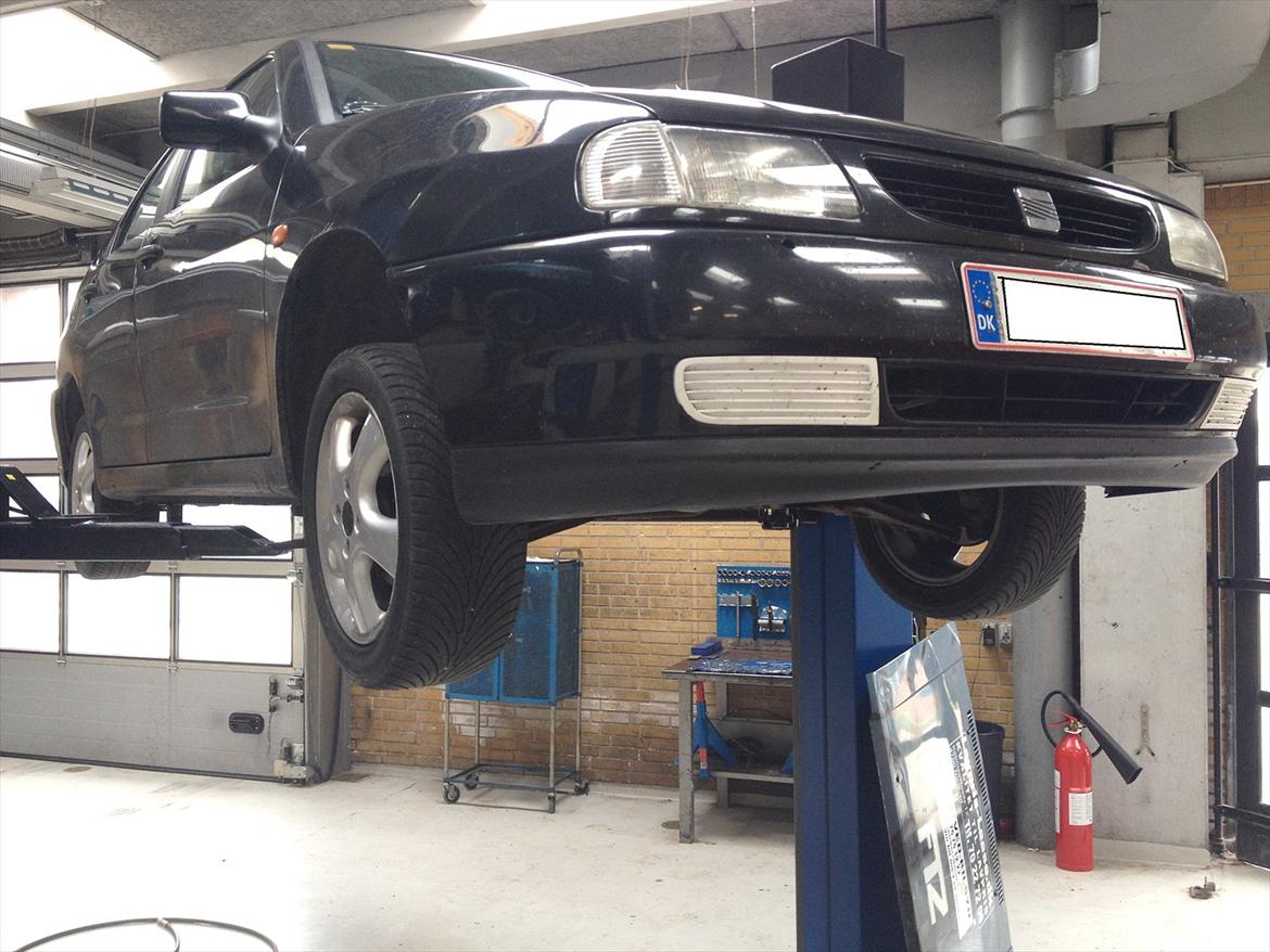 Seat Cordoba SE - så skal der laves rust og undervognsbehandling.. samt skiftes lydpotte. billede 8