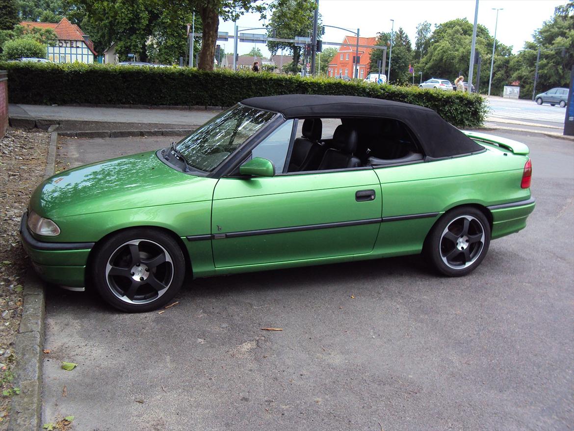 Opel Astra F Cabriolet Bertone billede 1