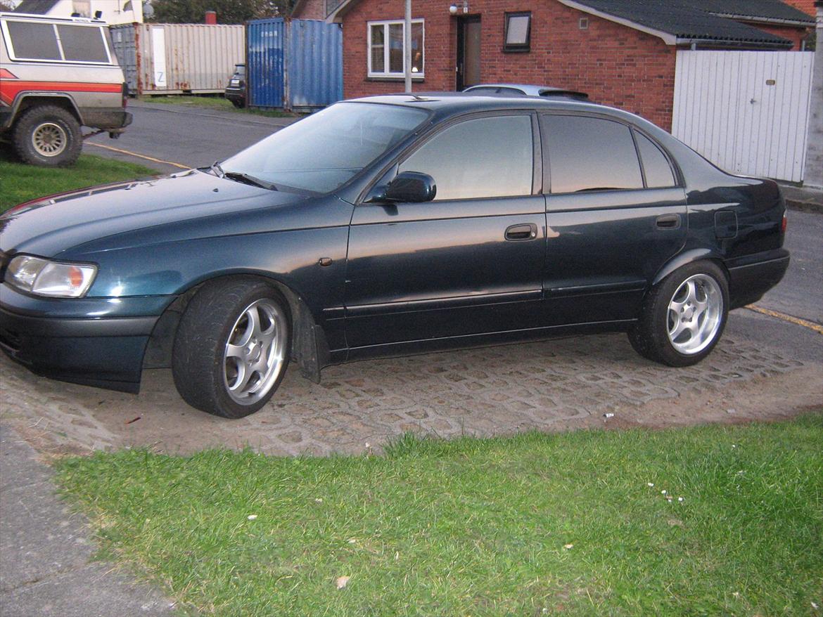 Toyota Carina E  billede 1